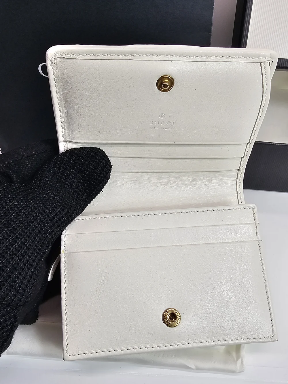 Gucci White Quilted Mini Wallet with Gold Accent - Picture 4 of 16